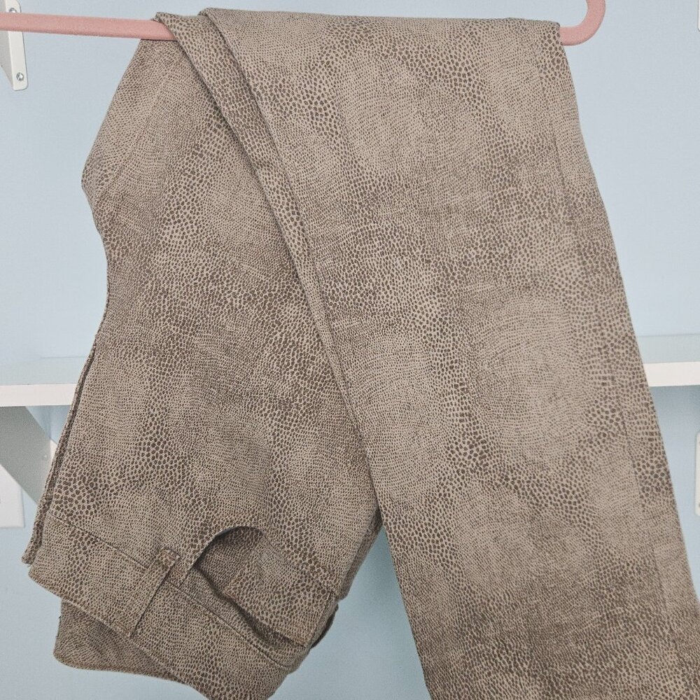 Chicos Platinum Animal print Cotton and Lycra, Jean style.